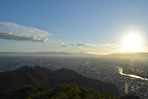 「夕日に染まる街」の写真素材